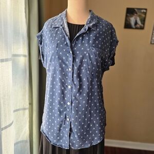 JACHS GIRLFRIEND 100% Tencel Chambray Button Down Top | Size M